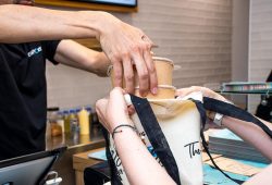 El Compromiso Eco-Friendly de The Fresh Poke:  Cómo Estamos Cuidando del Planeta